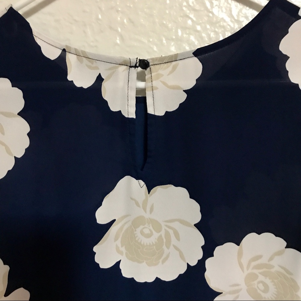 Floral Ruffle Blouse - Picture 3 of 3